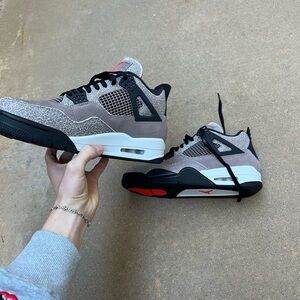 Jordan 4 “Taupe Haze” Never worn Message before